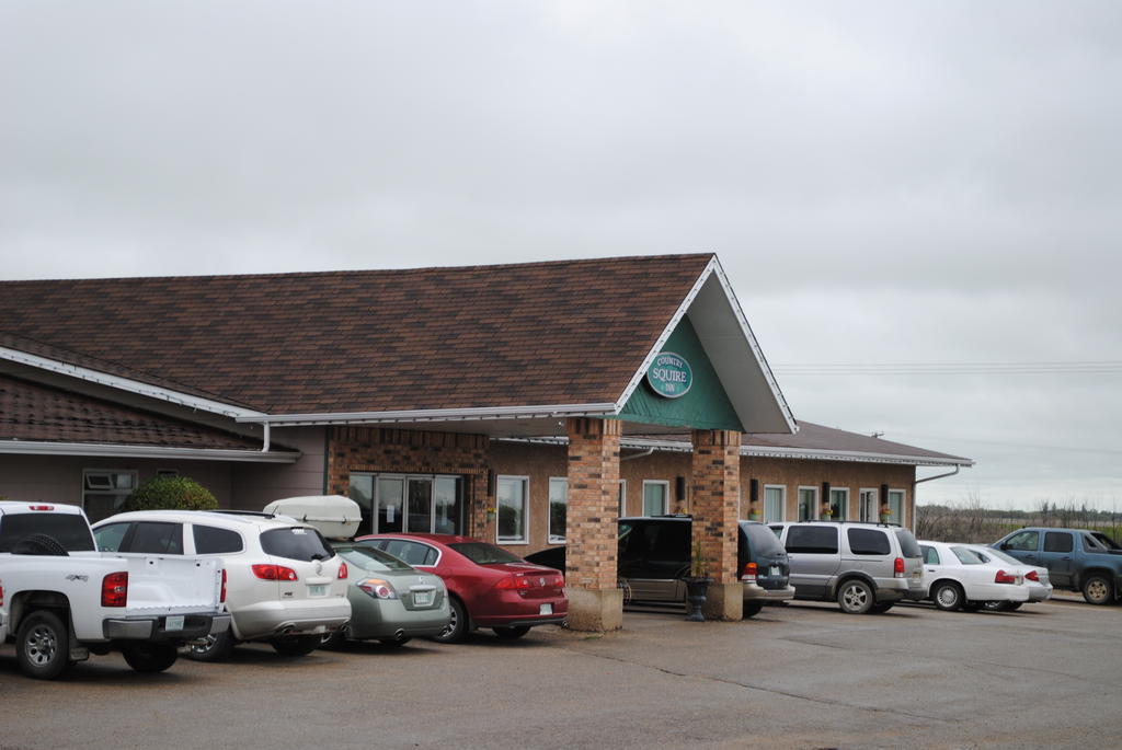 Moosomin Country Squire Inn エクステリア 写真